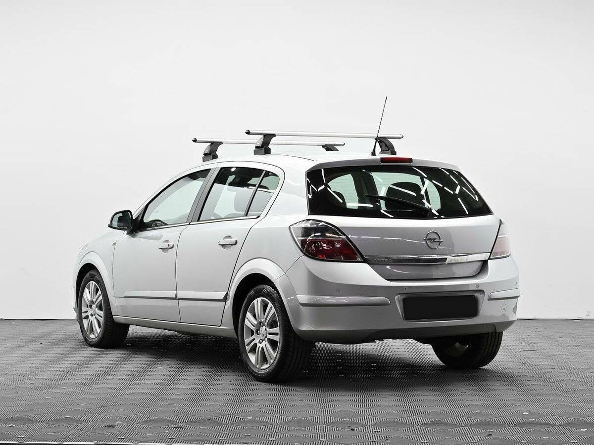 Opel Astra с пробегом — 2012 год. Фото: #2