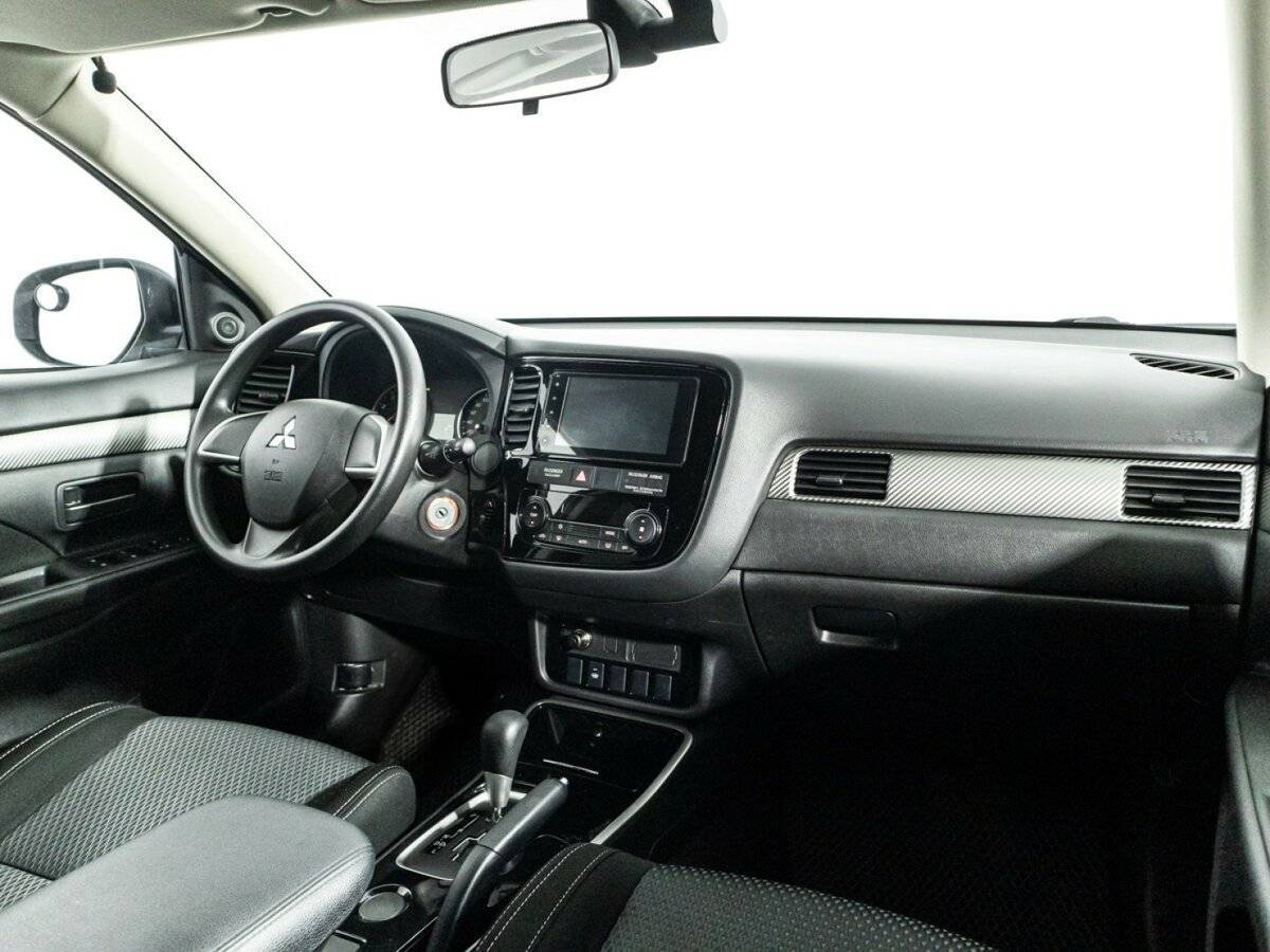 Mitsubishi Outlander с пробегом — 2017 год. Фото: #8