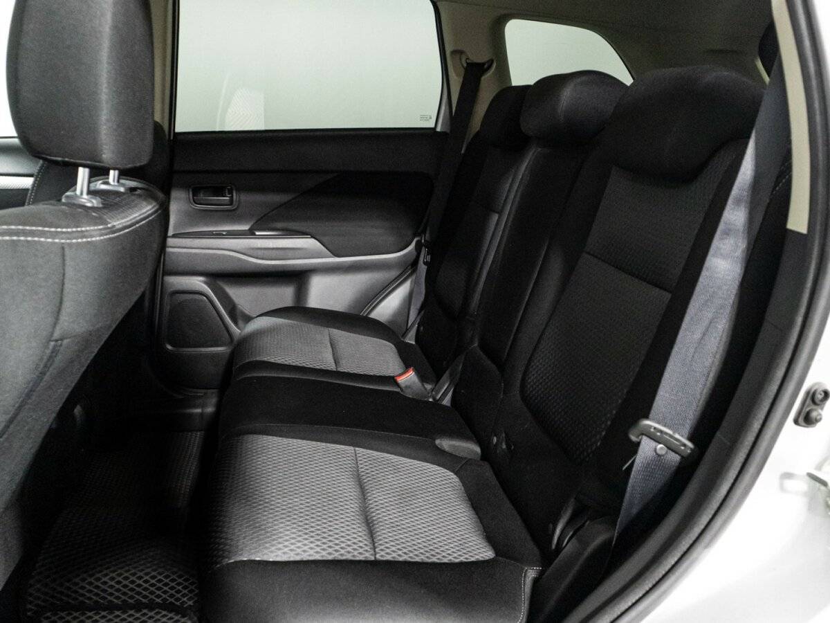 Mitsubishi Outlander с пробегом — 2017 год. Фото: #9