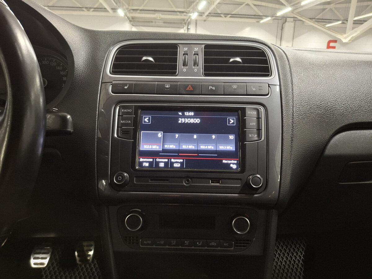 Volkswagen Polo с пробегом — 2018 год. Фото: #14