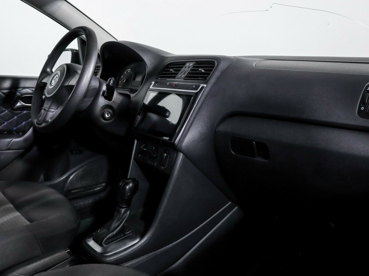 Volkswagen Polo с пробегом — 2014 год. Фото: #6