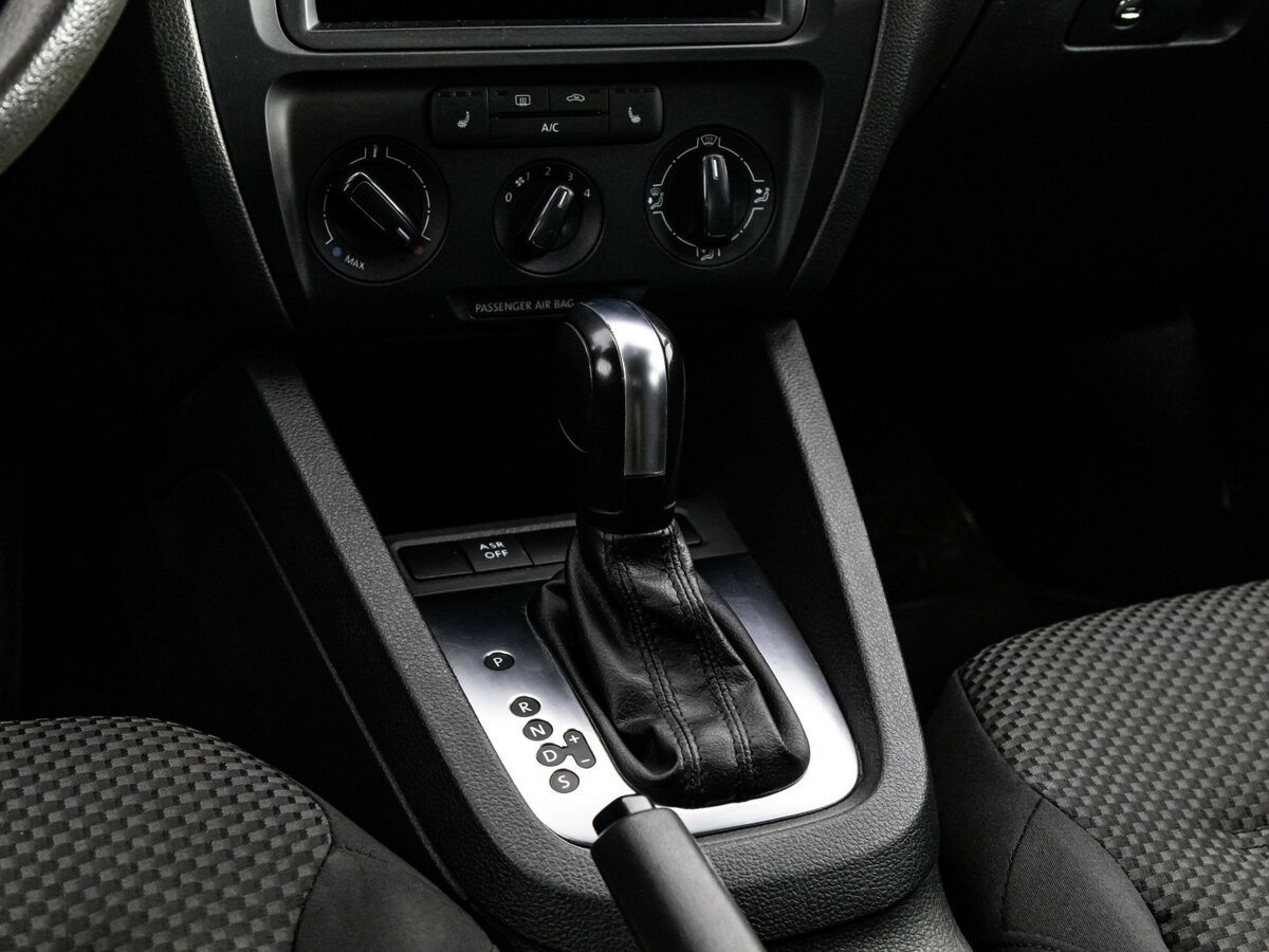 Volkswagen Jetta с пробегом — 2013 год. Фото: #8