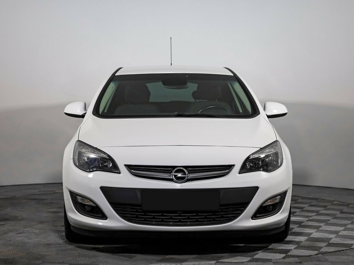 Opel Astra с пробегом — 2014 год. Фото: #1