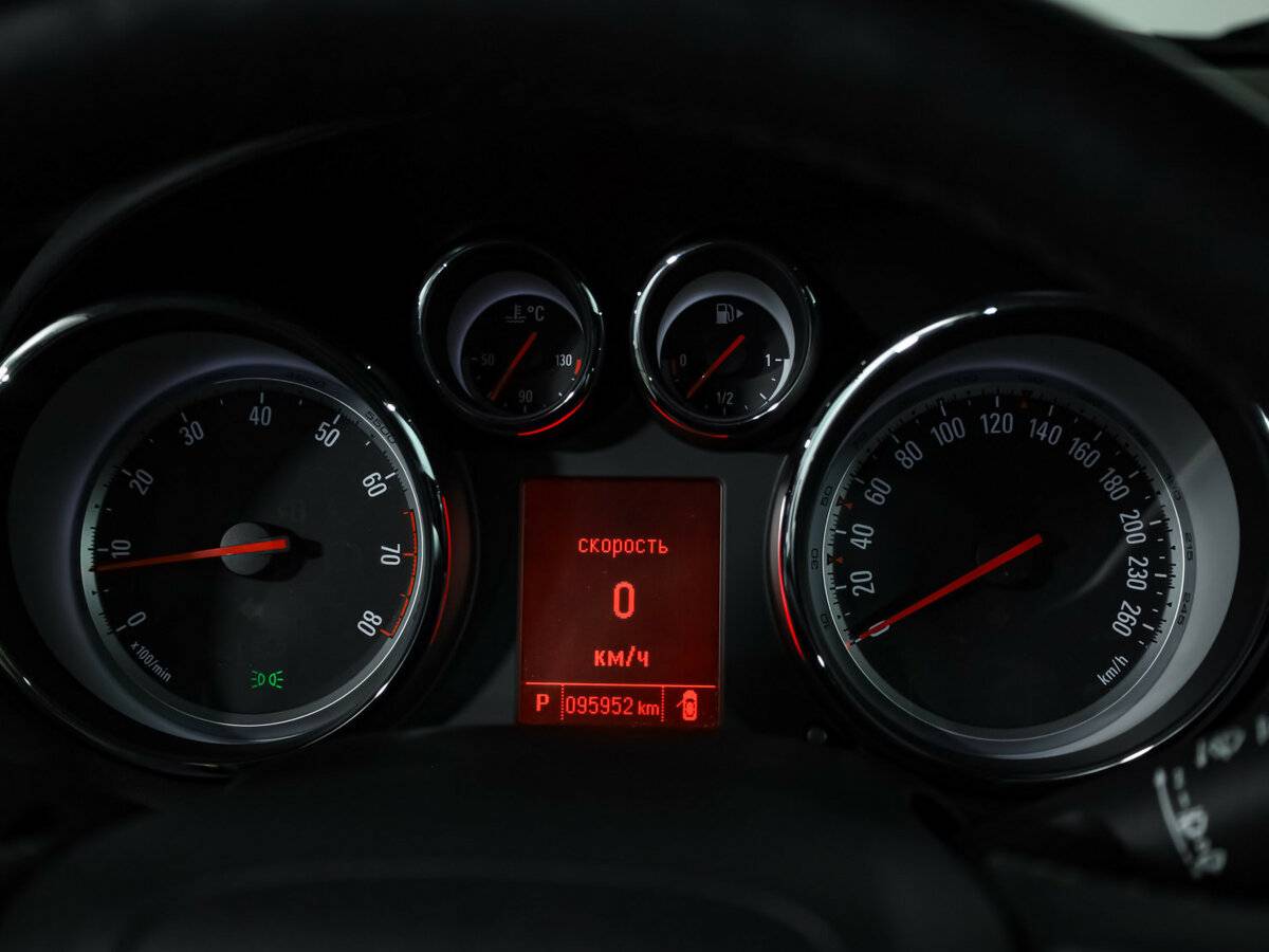 Opel Astra с пробегом — 2014 год. Фото: #9