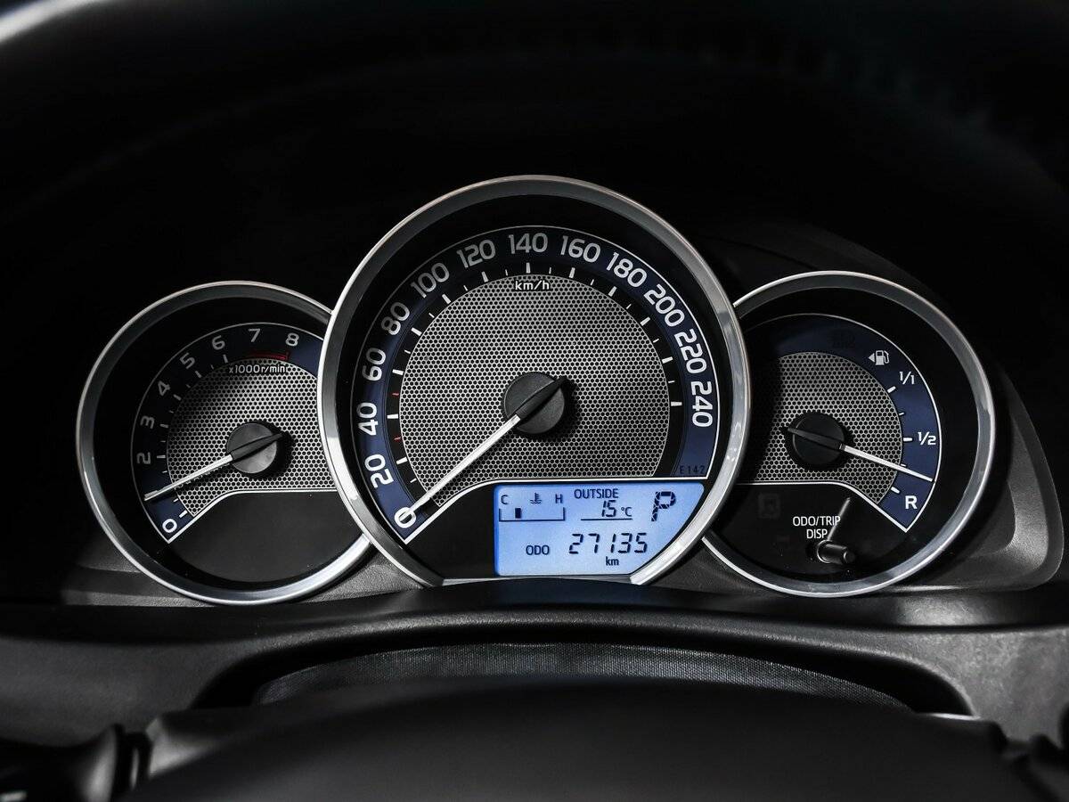 Toyota Auris с пробегом — 2014 год. Фото: #8