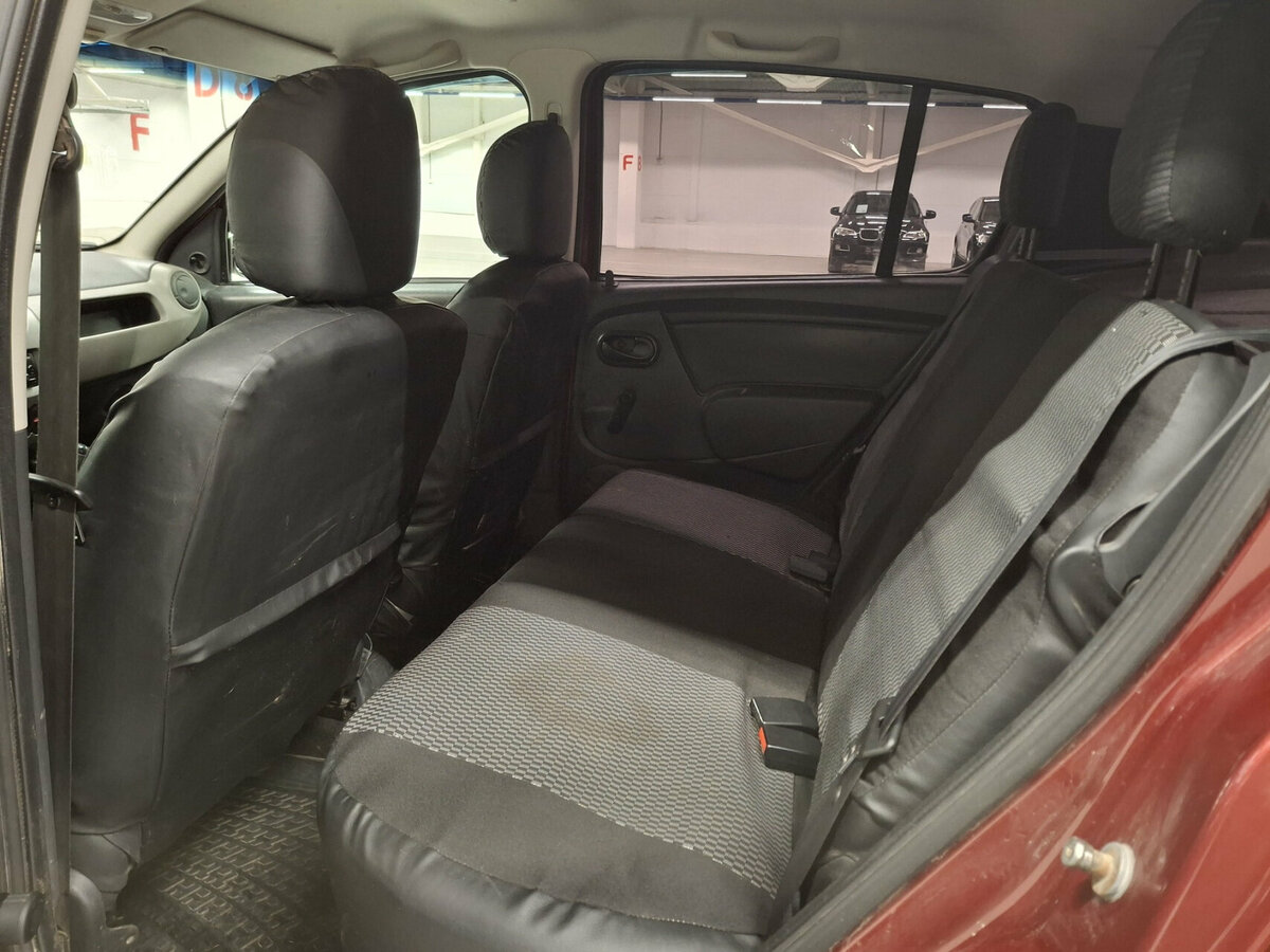 Renault Sandero с пробегом — 2014 год. Фото: #11