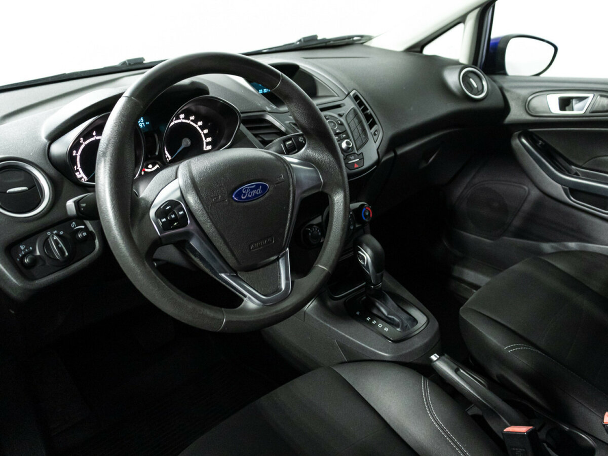 Ford Fiesta с пробегом — 2015 год. Фото: #10