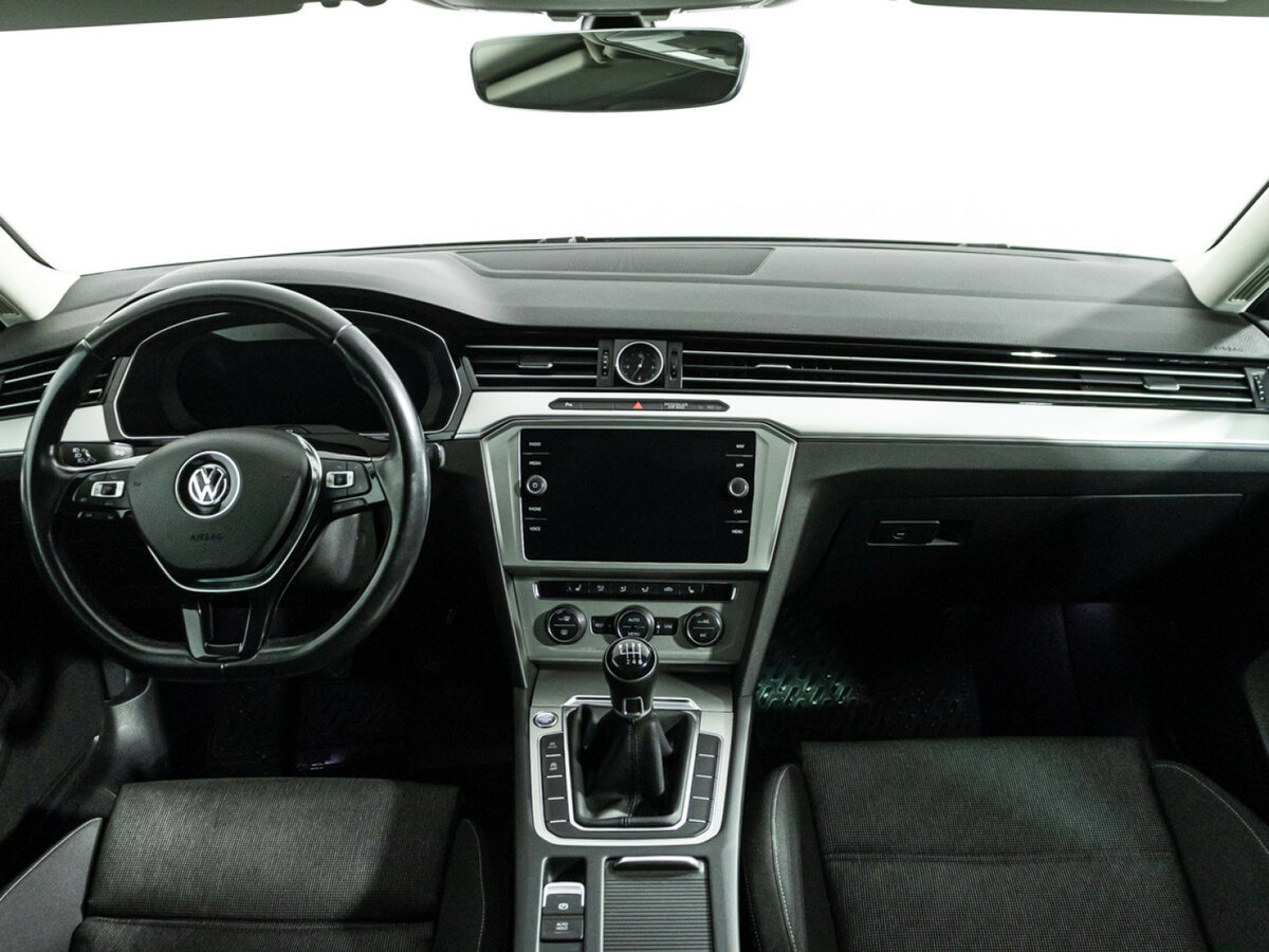 Volkswagen Passat с пробегом — 2017 год. Фото: #12