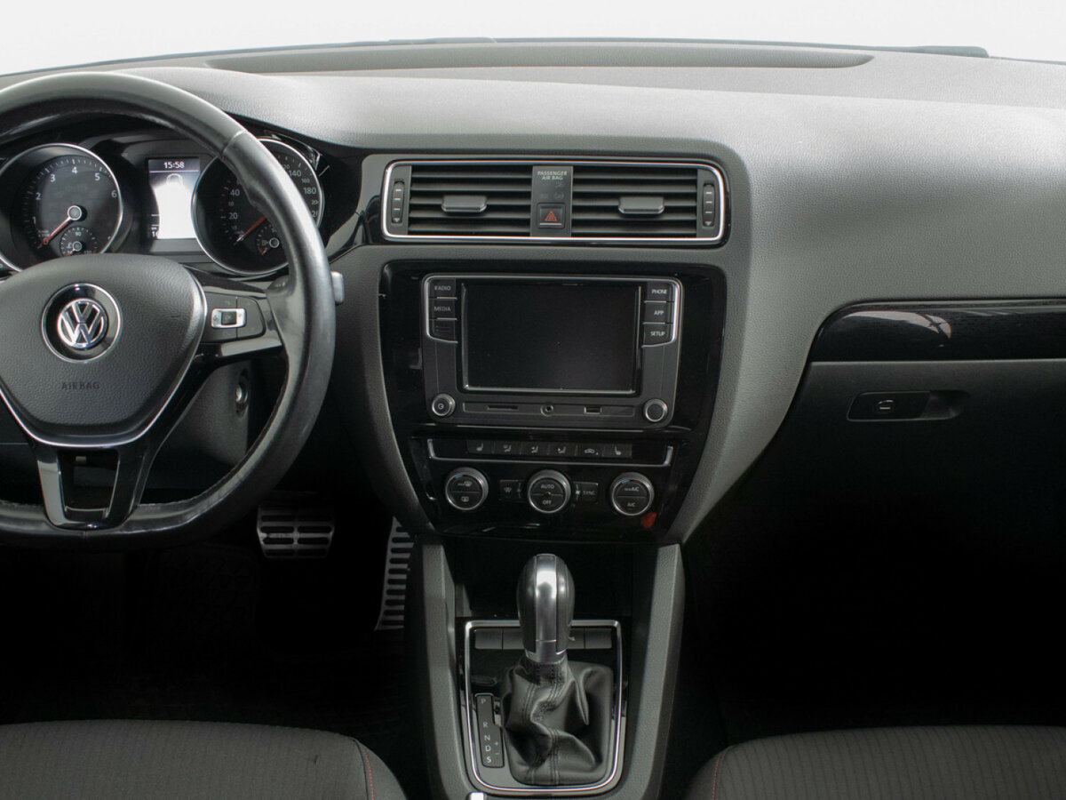 Volkswagen Jetta с пробегом — 2018 год. Фото: #10