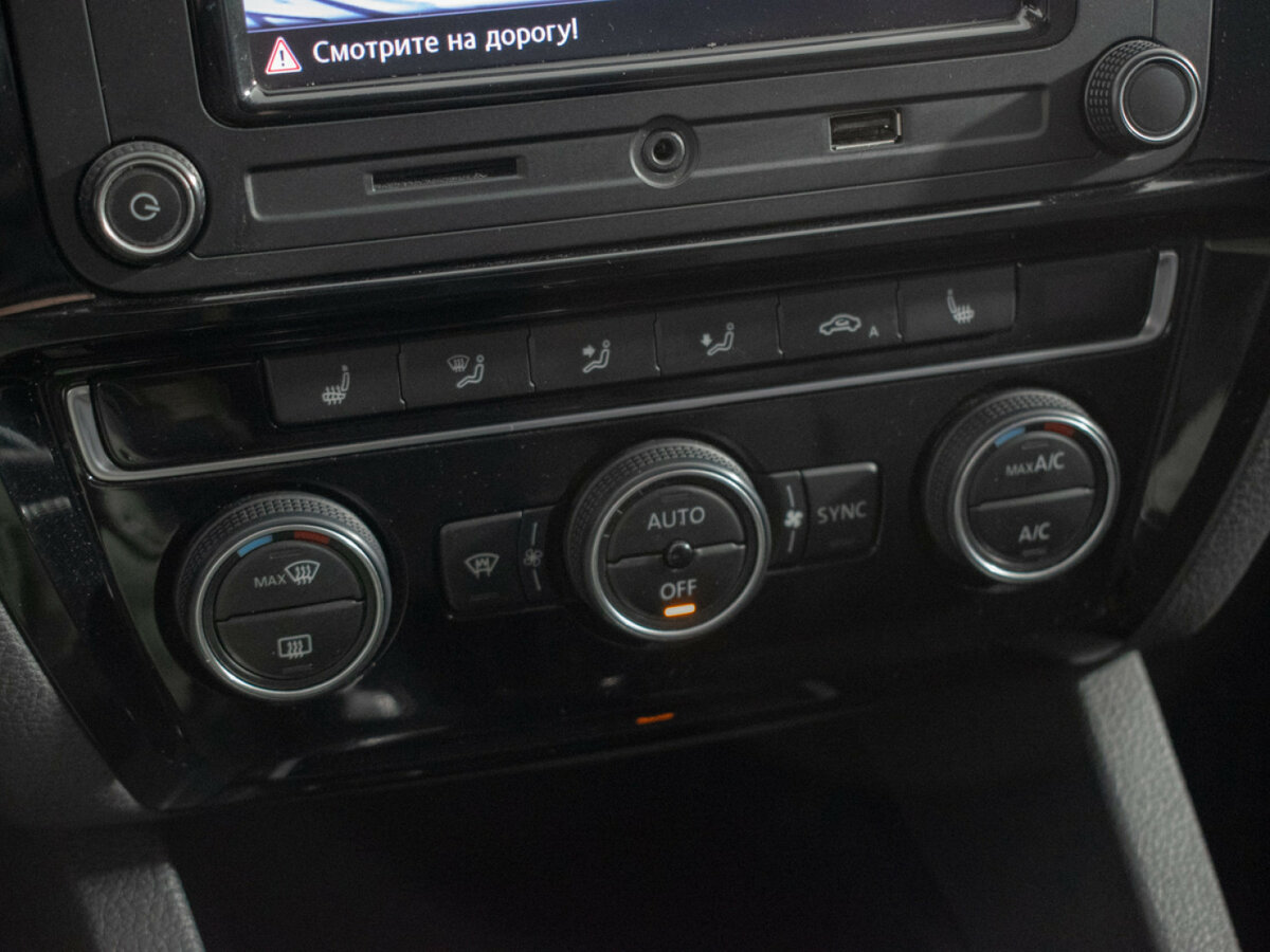 Volkswagen Jetta с пробегом — 2018 год. Фото: #14