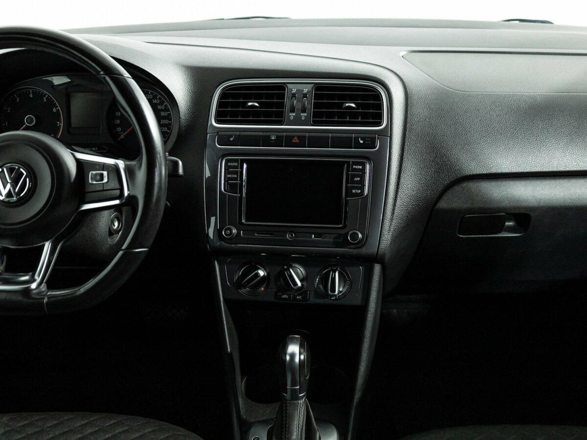 Volkswagen Polo с пробегом — 2020 год. Фото: #13