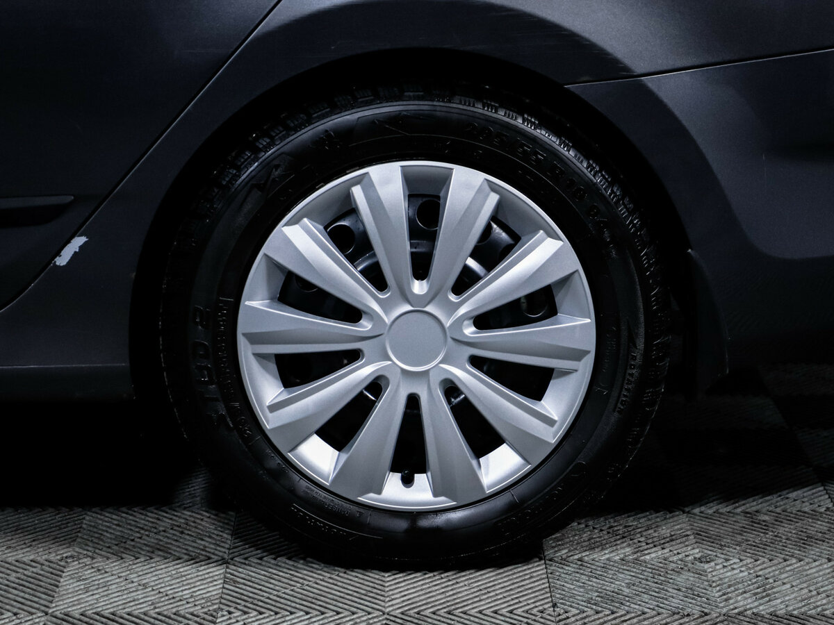 Hyundai Solaris с пробегом — 2012 год. Фото: #11