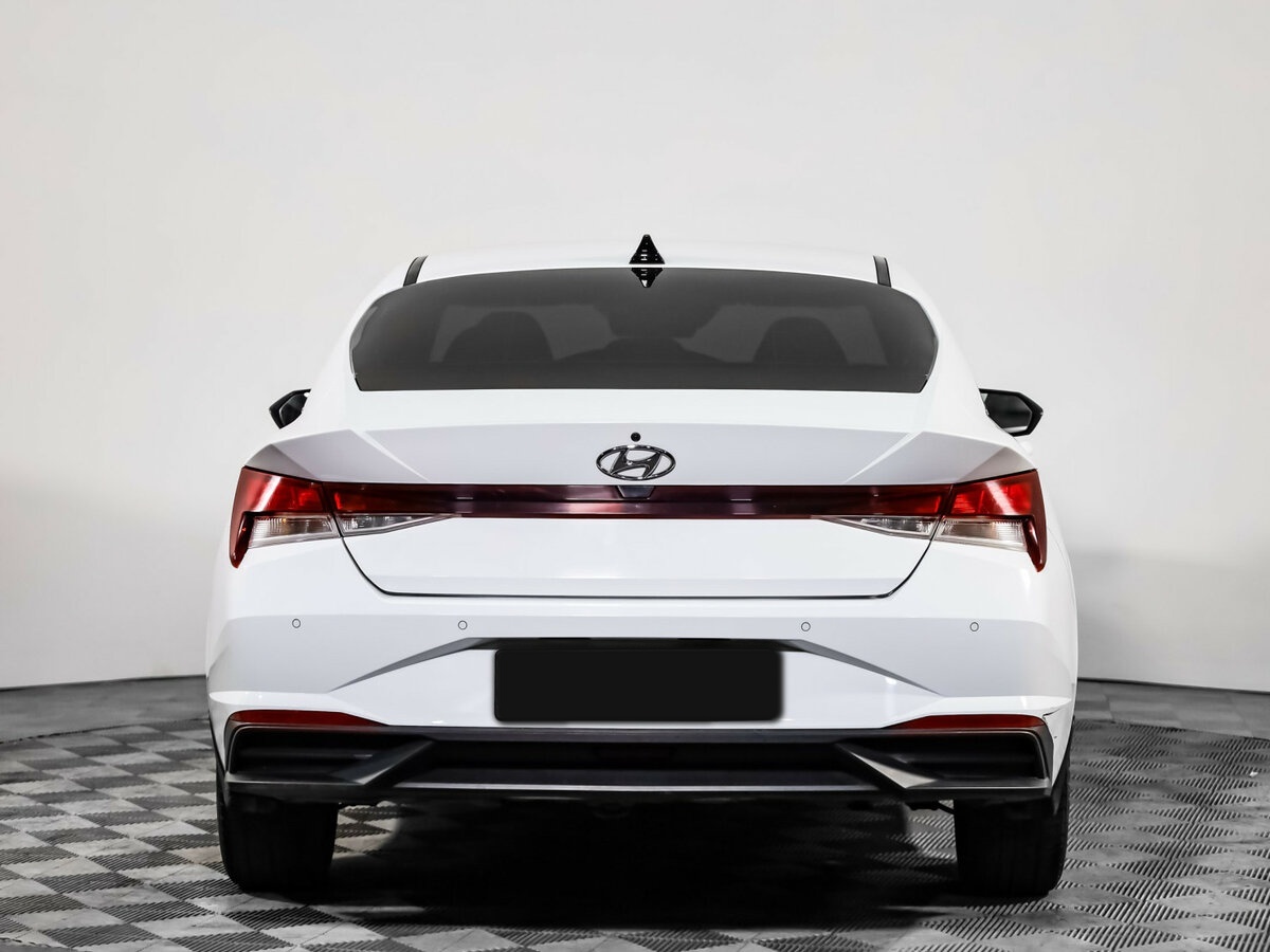 Hyundai Elantra с пробегом — 2021 год. Фото: #4