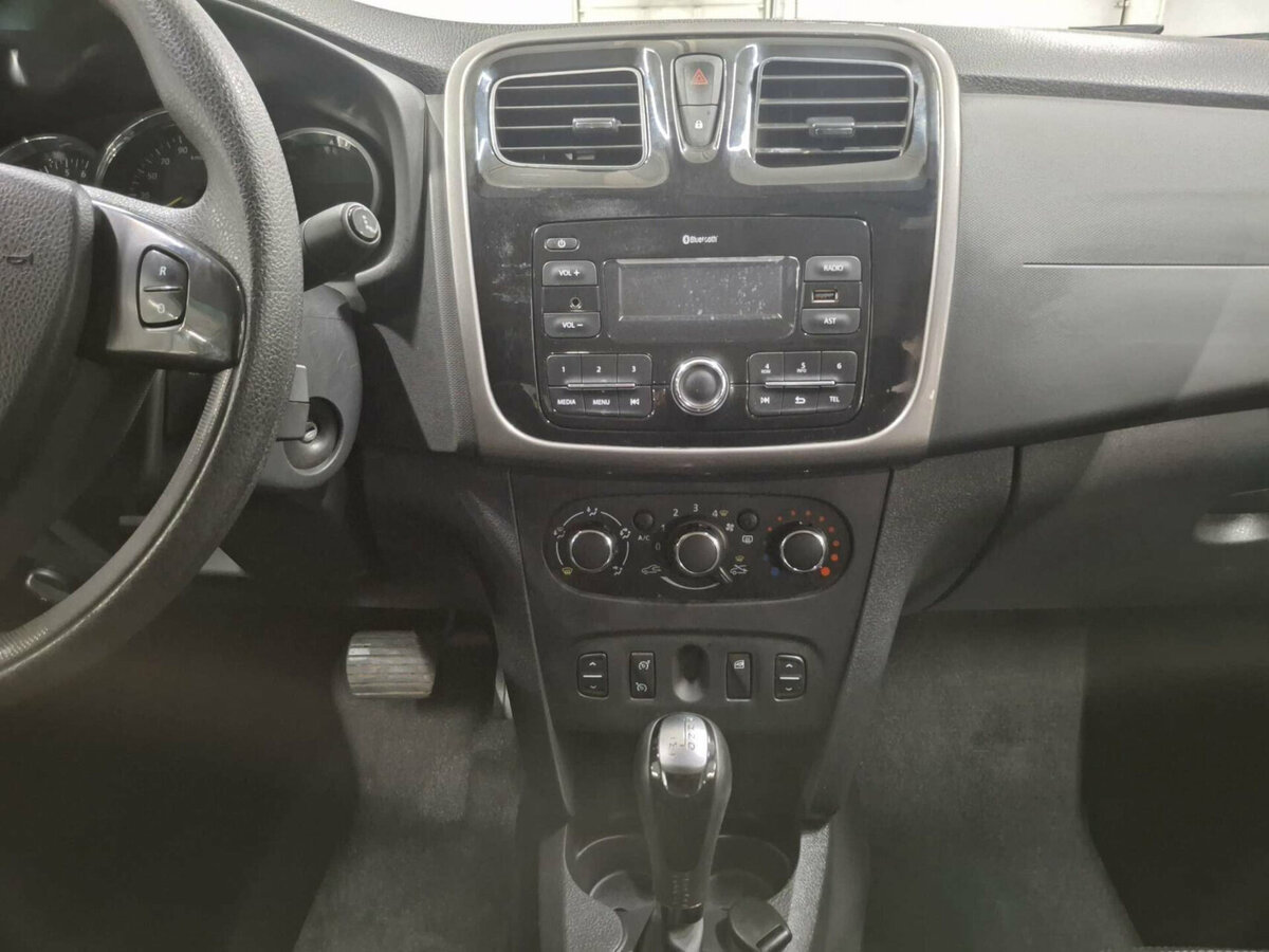 Renault Logan с пробегом — 2017 год. Фото: #14