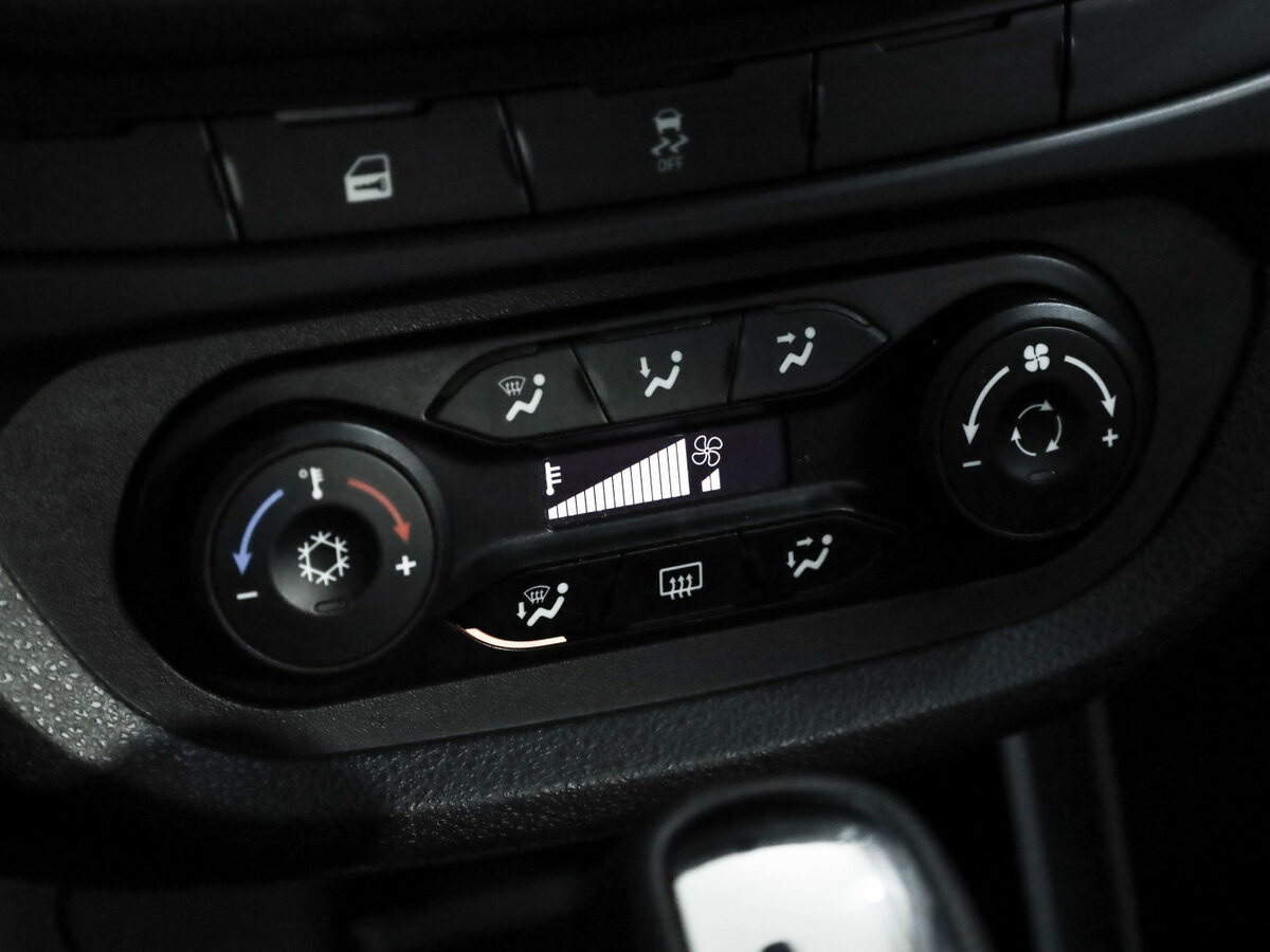 Lada (ВАЗ) Vesta с пробегом — 2020 год. Фото: #12