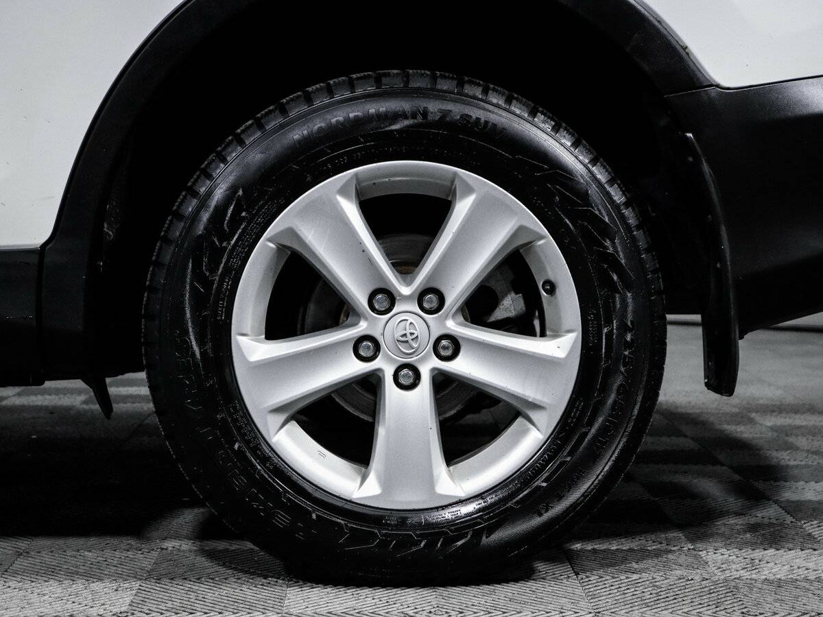 Toyota RAV4 с пробегом — 2013 год. Фото: #14