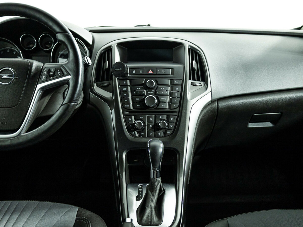 Opel Astra с пробегом — 2013 год. Фото: #9