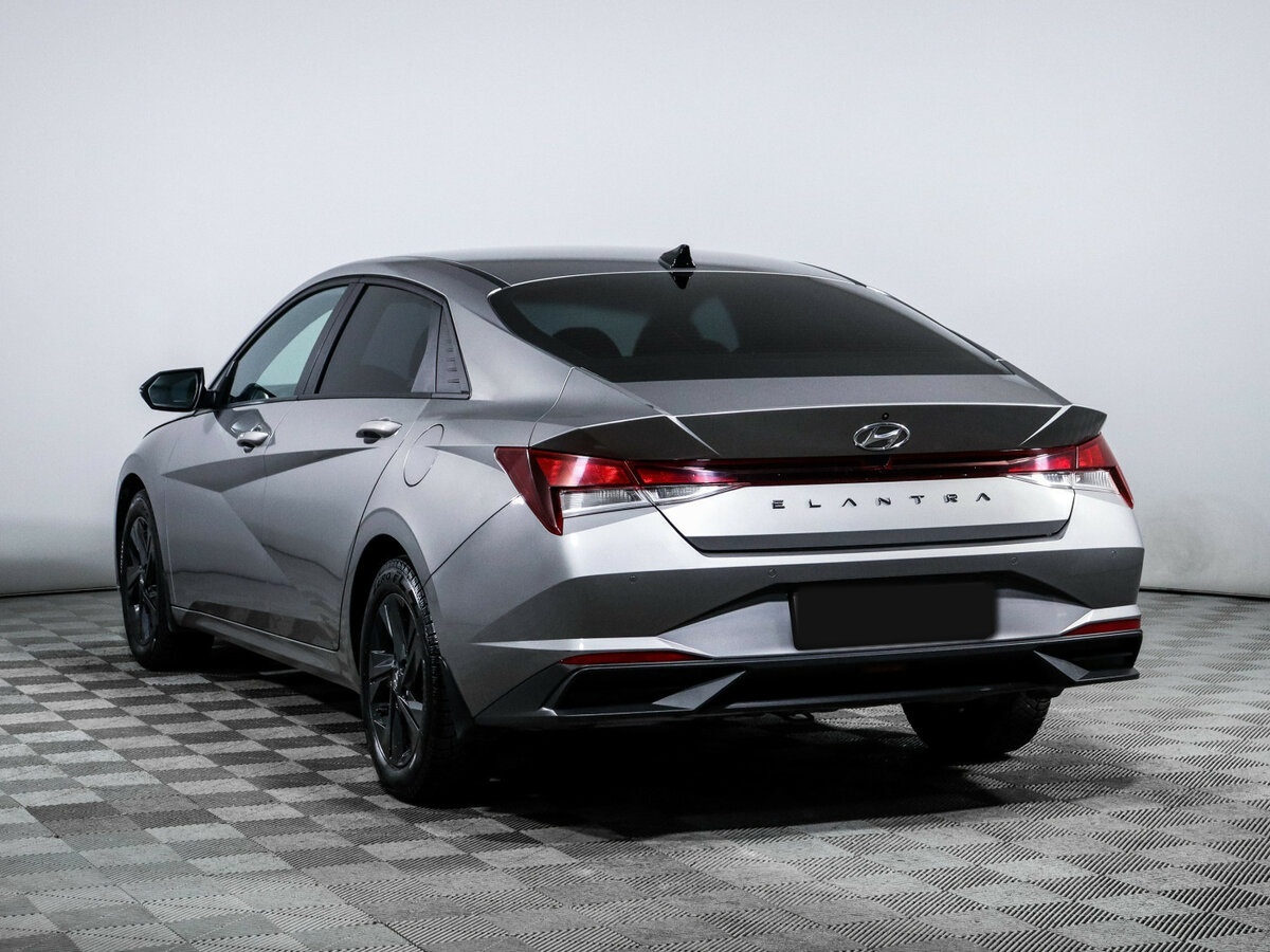 Hyundai Elantra с пробегом — 2021 год. Фото: #5