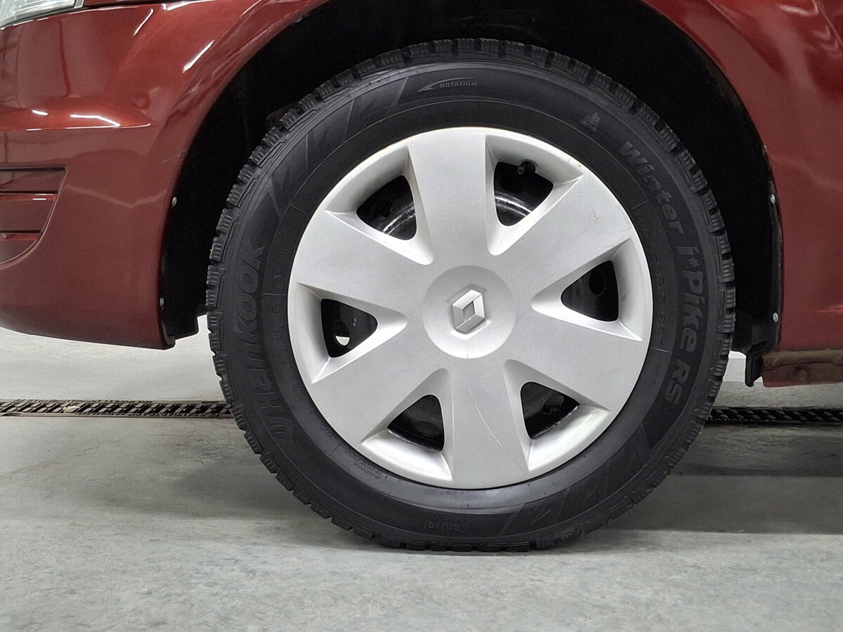 Renault Logan с пробегом — 2012 год. Фото: #17